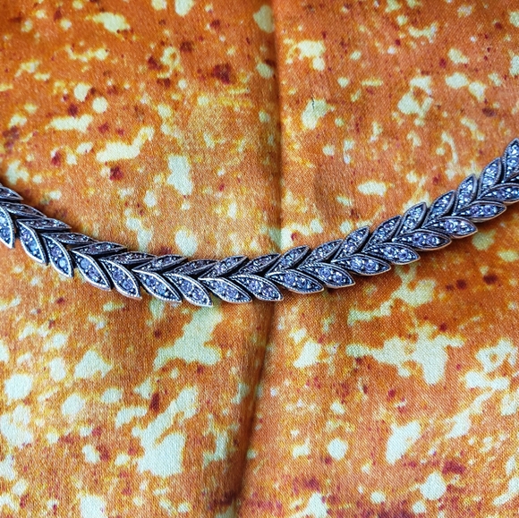 D'Orlan Vintage Laurel Leaf Necklace and Bracelet Set - Picture 11 of 11
